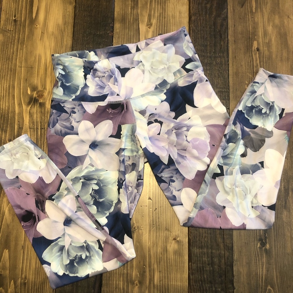 Old Navy Active Elevate Leggings Floral
